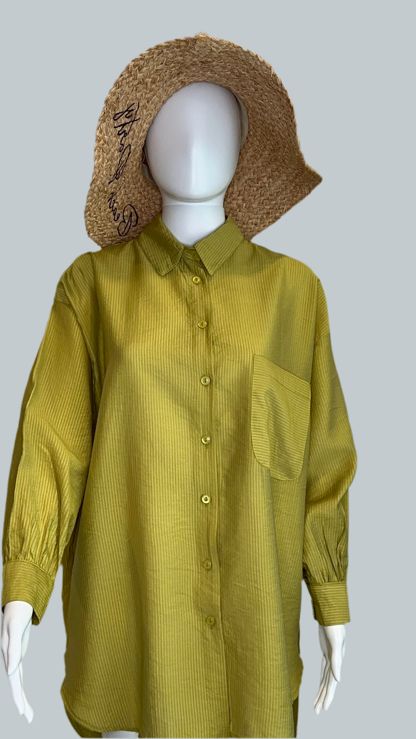 Women’s loose-fit shirt